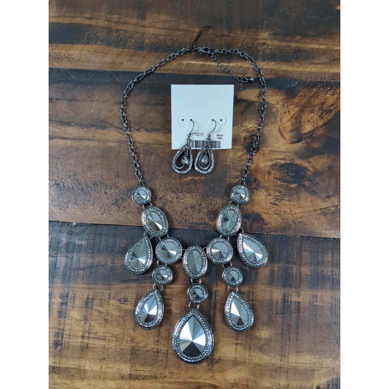 Macy's Costume Jewelry Set Necklace W Matching Earrings Grey/Silver, Teardrop
